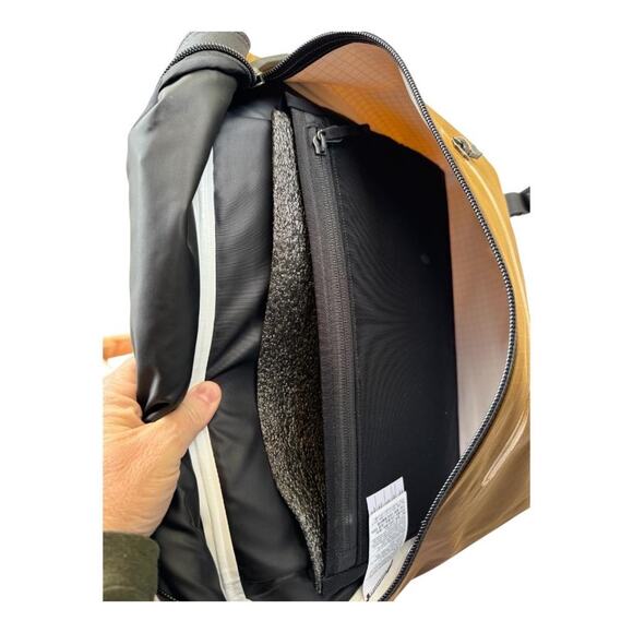 Arcteryx Granville 10 Courier Messenger Bag NWOT - Picture 4 of 6